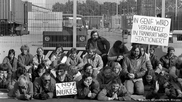 Демонстрация в ФРГ в 1983 году против размещения в Европе американских ракет