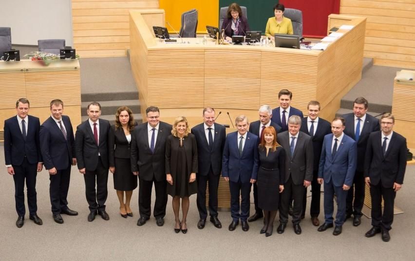 Члены 17-го правительства Литвы после присяги