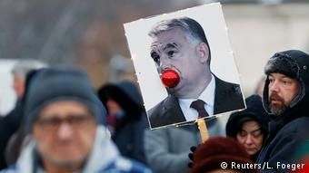 Виктор Орбан считает, что протесты организовал Джордж Сорос