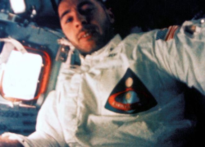 NASA Image caption Билл Андерс 8 декабря 1968 года на борту "Аполлона-8"