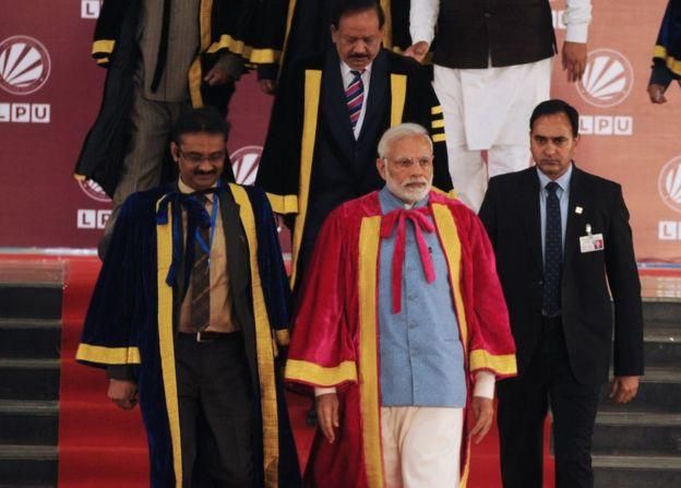 GETTY IMAGES Image caption Премьер-министр Индии Нарендра Моди выступил на открытии конференции