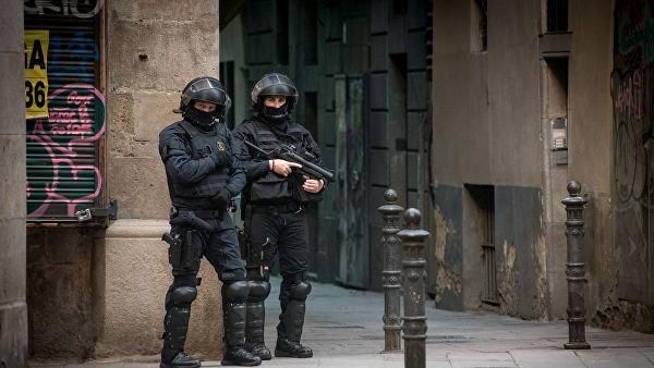 © РИА Новости / Джорди Бойшареу Сотрудники полиции в Испании. Архивное фото