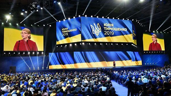 © РИА Новости / Стрингер Лидер партии "Батькивщина" Юлия Тимошенко выступает на съезде. 22 января 2019