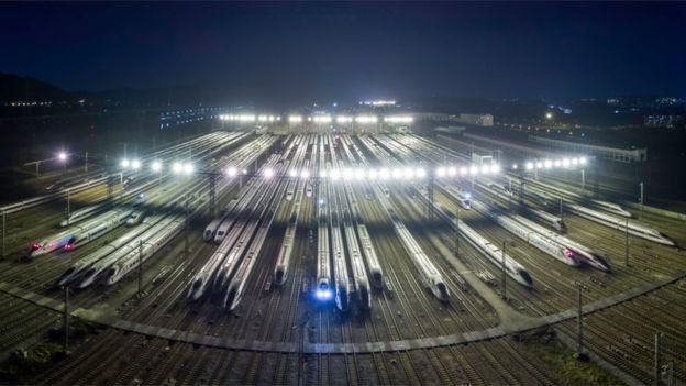 VCG/GETTY IMAGES Image caption В Китае больше 25 000 км высокоскоростных железных дорог