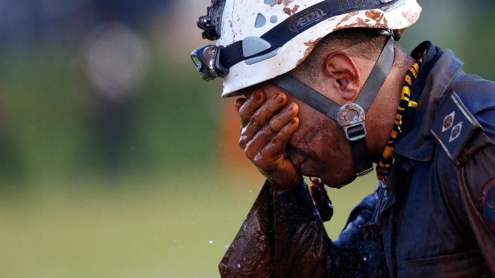 REUTERS Image caption Местным спасателям приходится работать в тяжелейших условиях