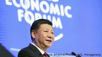Си Цзиньпин во время выступления в Давосе в январе 2017 года выглядел сторонником свободной торговли