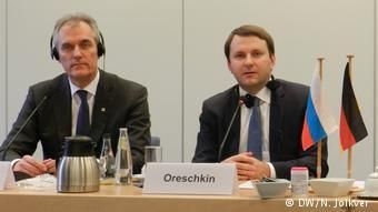 Райнер Зеле и Максим Орешкин на конференции в Берлине 21 февраля