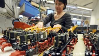 На головном заводе фирмы Märklin в Гёппингене идет конечная сборка моделей паровозов