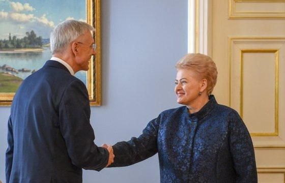 Фото: lrp.lt. президент Литвы Даля Грибаускайте и премьер-министр Латвии Кришьянис Кариньш