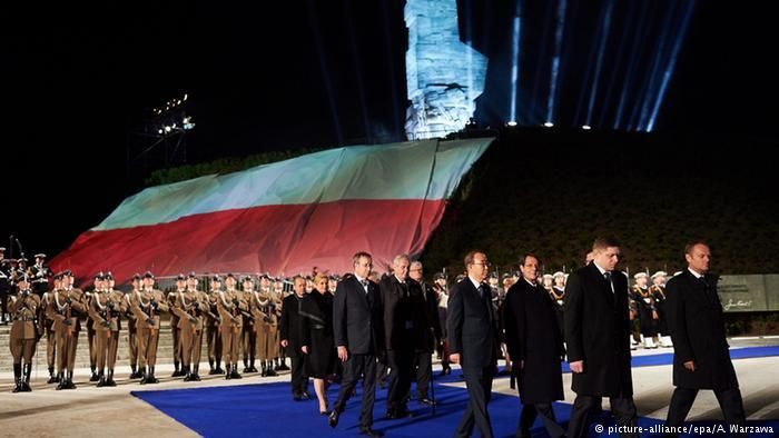 Политики в Польше на годовщине окончания Второй мировой войны в 2015 году