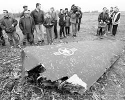 Обломки сбитого в Югославии F-117 (фото: S.Velichkin/ТАСС)