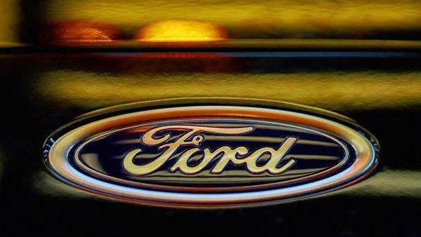 © РИА Новости / Алексей Даничев Логотип компании Ford. Архивное фото