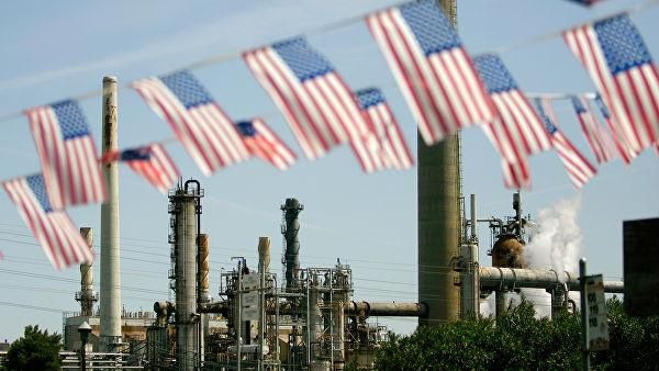© AP Photo / Ben Margot Нефтеперерабатывающий завод в Калифорнии
