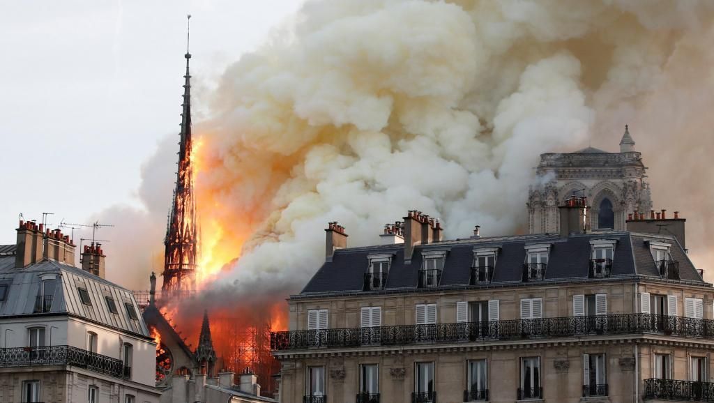 Пожар в соборе Парижской Богоматери 15 апреля 2019. REUTERS