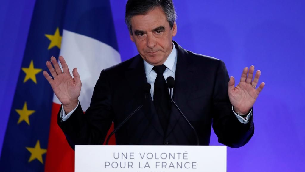 Бывший кандидат в президенты Франции и экс-премьер Франсуа Фийон после поражения в 1 туре выборов, 23 апреля 2017 REUTERS