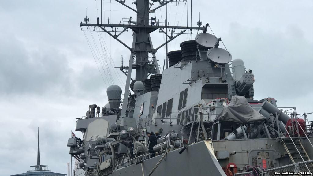 Ракетный эсминец «Росс» (USS ROSS – DDG-71) в порту Батуми. 21 апреля 2019 г.