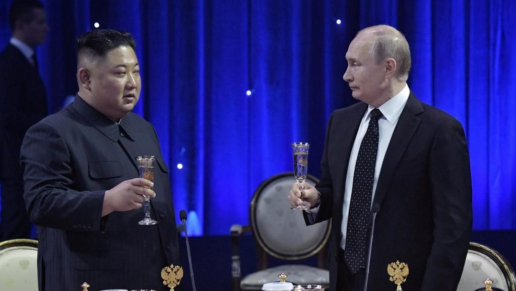 После официальных переговоров Владимир Путин и Ким Чен Ын отправились на торжественный прием Sputnik/Alexei Nikolsky/Kremlin via REUTERS