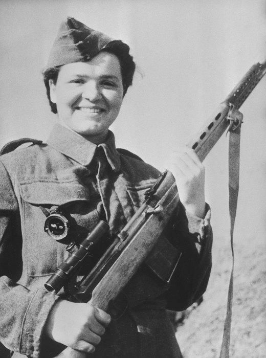 1 мая 1943 г. Снайпер-свободник чехословацкой воинской части Мария Лельхова, награжденная орденом Красной Звезды.