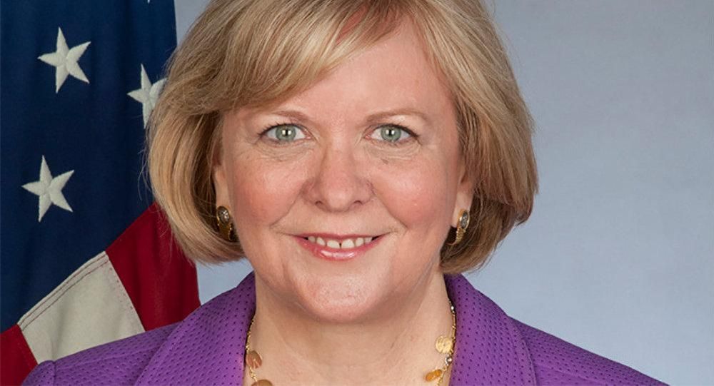 Посол США в Литве Энн Холл