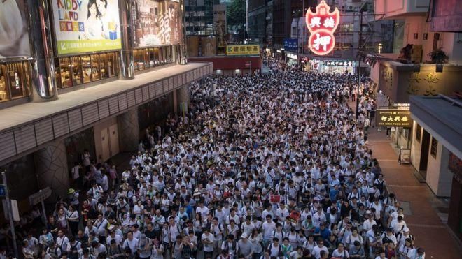 EPA Image caption В воскресенье на улицы Гонконга вышло несколько сотен тысяч человек
