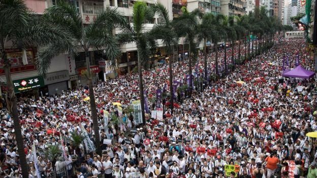 EPA Image caption Воскресный протест стал одним из крупнейших в истории Гонконга