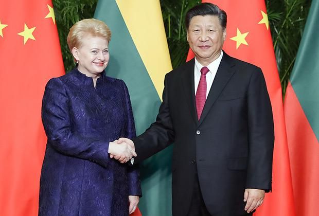 Президент Даля Грибаускайте и председатель Си Цзиньпин Фото: Ding Haitao / Xinhua / Globallookpress.com