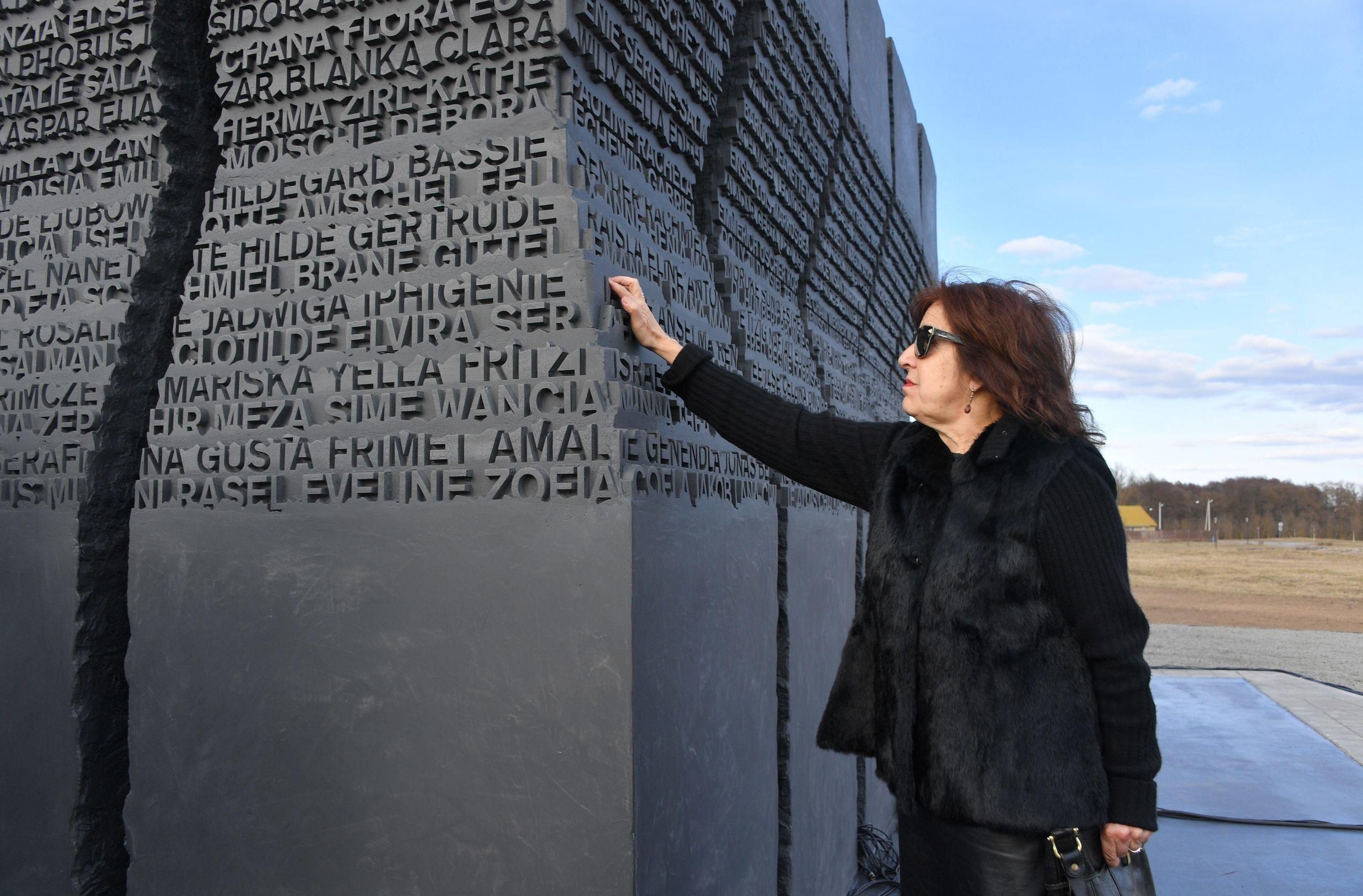Открытие памятника жервам нацизма в Тростенце