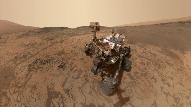 NASA/JPL-CALTECH/MSSS Image caption Приборы марсохода "Кьюриосити" снова отметили пик в концентрации метана в нижних слоях атмосферы Марса