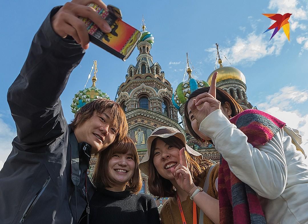 Петербург ежегодно принимает 7.5 миллионов иностранных туристов. Фото: ОЛЕГ ЗОЛОТО