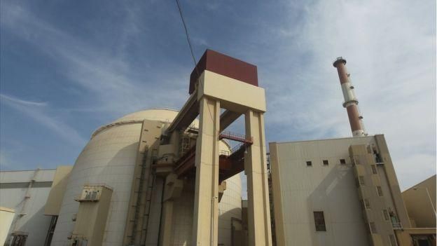 MAJID ASGARIPOUR/AFP/GETTY IMAGES Image caption Бушерская АЭС в Иране была построена с участием России и обслуживается госкорпорацией "Росатом"