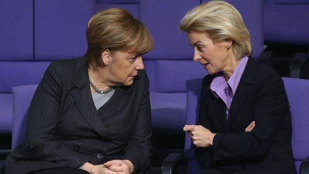 GETTY IMAGES Image caption Урсула фон дер Ляйен всегда и во всем твердо поддерживала Ангелу Меркель