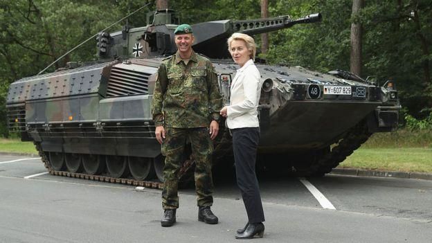 GETTY IMAGES Image caption Боевая машина пехоты "Пума" начала поступать в Бундесвер в 2015 году. Правда, боеспособными остаются менее половины машин