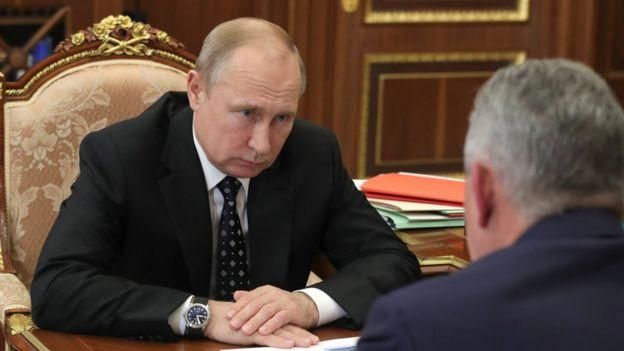 MIKHAIL KLIMENTYEV/TASS Image caption На встрече с президентом Путиным Шойгу признал, что в подводном аппарате, на котором произошла авария, есть ядерный реактор