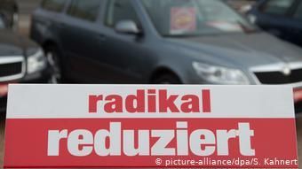 "Радикальные скидки" обещает этот автосалон в восточногерманском Дрездене