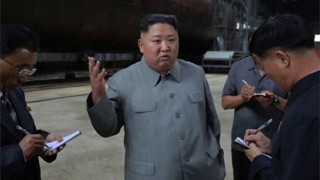EUROPEAN PHOTOPRESS AGENCY Image caption На этой неделе Ким Чен Ын осмотрел подлодку нового типа, которая впоследствии, по мнению ряда аналитиков, может быть оснащена баллистическими ракетами