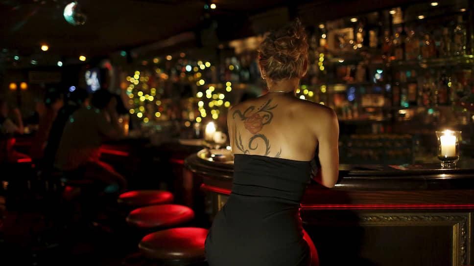 Некоторые владельцы ночных клубов в Австрии предлагают своим клиентам бесплатные услуги проституток, компенсируя девушкам потери из своего кармана. Таким образом, они протестуют против высоких налогов для секс-работниц. Фото: Reuters