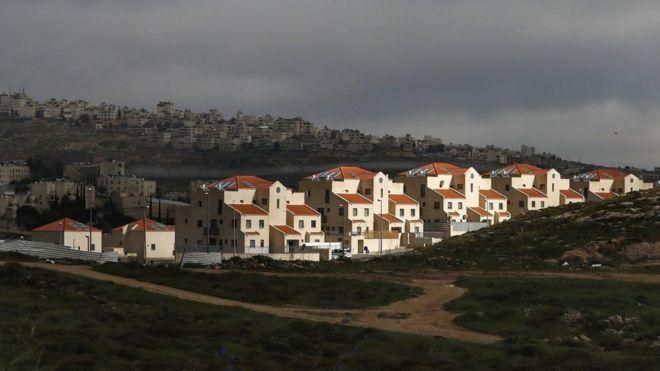 AFP Image caption На Западном берегу реки Иордан Израилем построено более 100 еврейских поселений