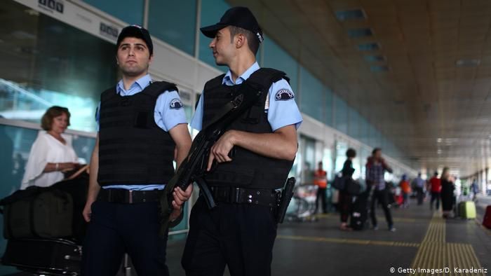 Турецкая полиция в аэропорту (фото из архива)