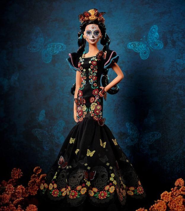 EPA Image caption В августе Mattel представила новую куклу в традиционном образе мексиканской богини, которую почитают в День мертвых в Мексике