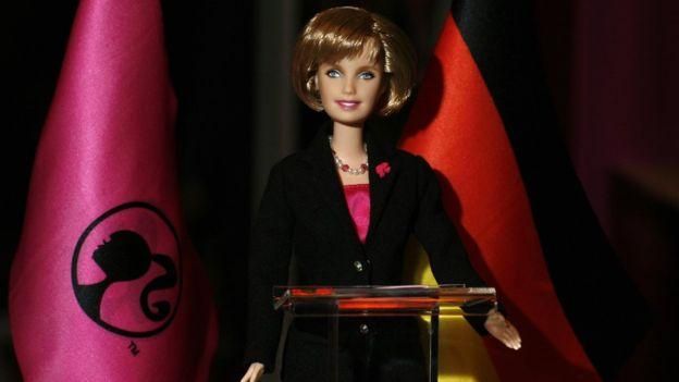 GETTY IMAGES Image caption "Барби Ангела Меркель" была выпущена в марте 2009 года