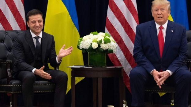AFP Image caption Во время встречи с Дональдом Трампом Владимир Зеленский заявил журналистам, что президент США не оказывал на него никакого давления