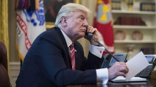 GETTY IMAGES Image caption Телефонные разговоры любого президента США с лидерами иностранных государств слушают сразу несколько человек из дипломатического и военного ведомств