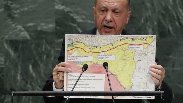 EPA Image caption Карту предполагаемой безопасной зоны Эрдоган в сентябре показал на Генассамблее ООН