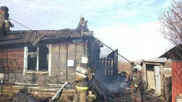 © Фото : МЧС России по Еврейской автономной области Пожар в доме на станции Ленинск в Еврейской автономной области