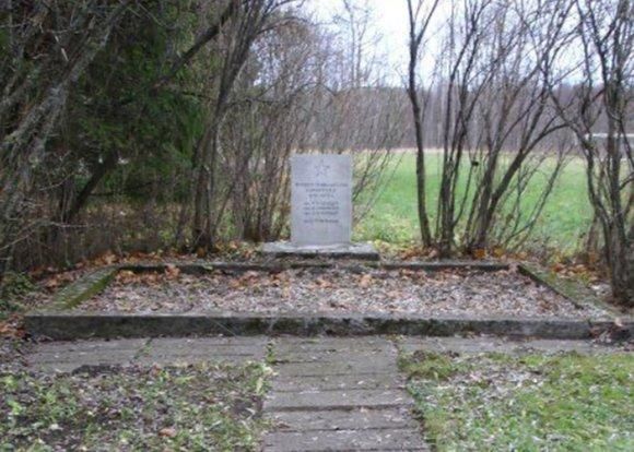 © Muinsuskaitseamet / Läänemaa nõunik Памятник павшим советским воинам, установленный на братской могиле в поселке Таэбла, Эстония . Архивное фото