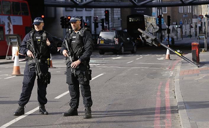 © AP Photo, Alastair Grant Вооруженные полицейские в Лондоне, Великобритания
