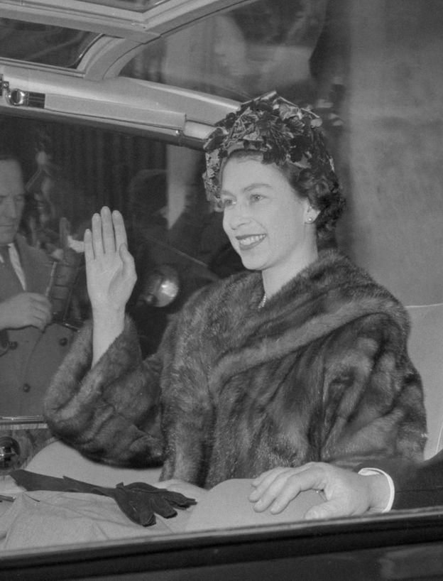 PA Image caption Королева Елизавета II, январь 1961 года
