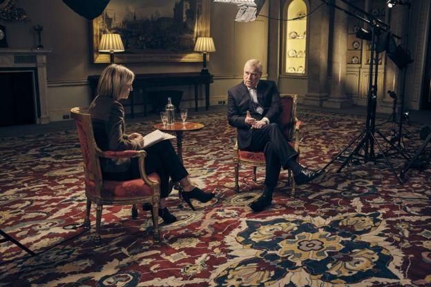 MARK HARRISON/BBC Image caption 6 ноября принц Эндрю дал интервью, в котором сказал, что не помнит ничего из того, в чем его обвиняют