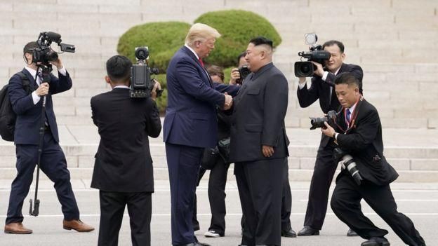 REUTERS Image caption В июне 2019 года Дональд Трамп и Ким Чен Ын встретились в демилитаризованной зоне