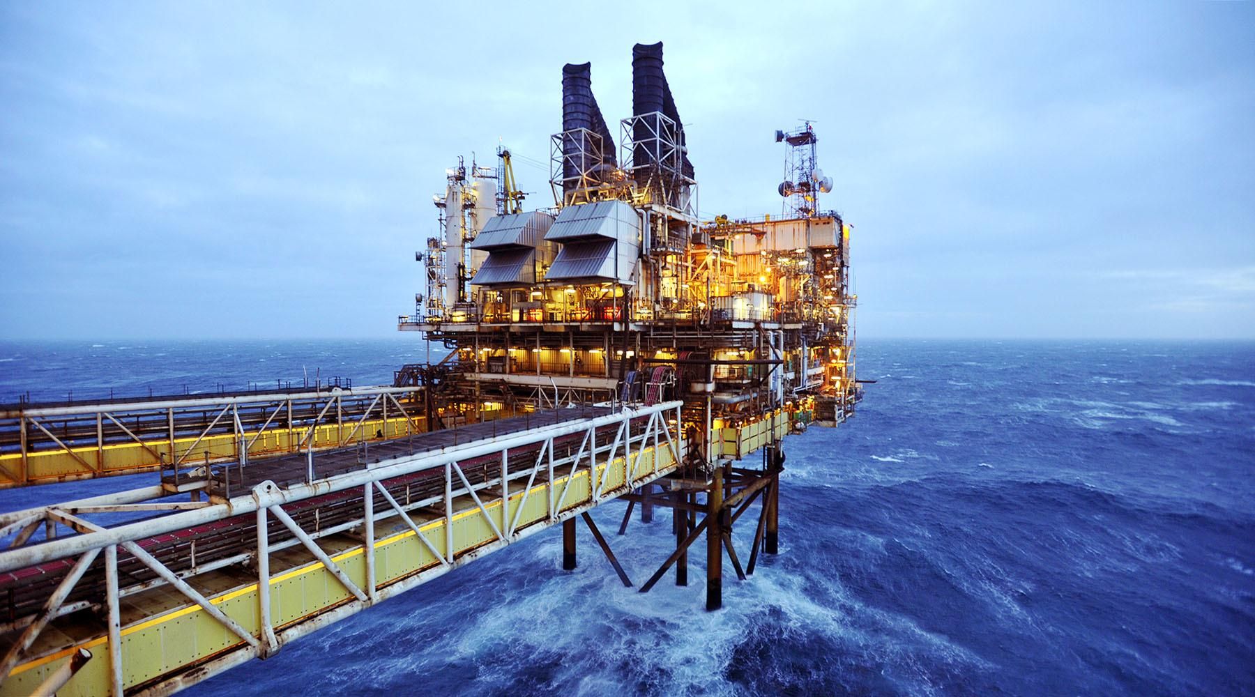 Добыча нефти в Шотландии Reuters © Andy Buchanan/pool